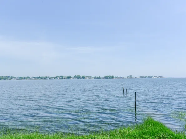 22 Lowndes Avenue, Norwalk, CT 06854