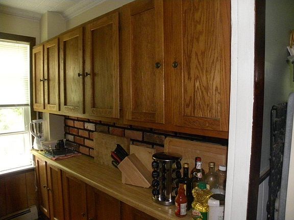 4th image of 121 Grove St