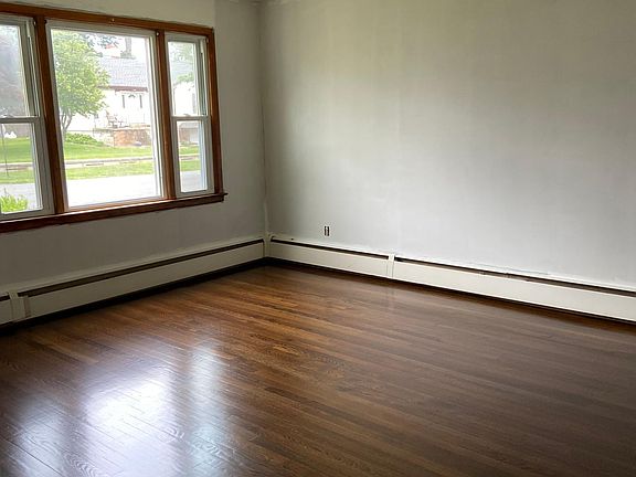 5th image of 317 Oakwood St