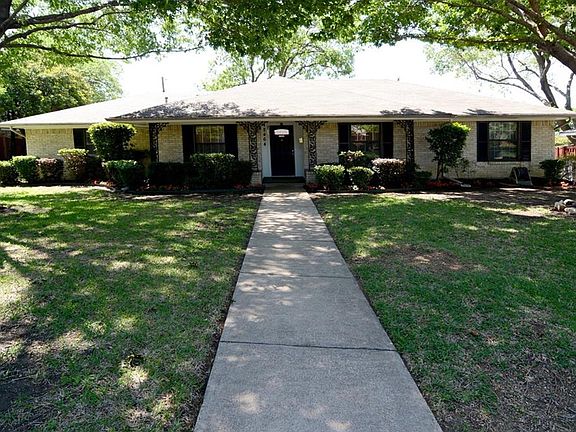 2nd image of 12464 Wood Manor Cir