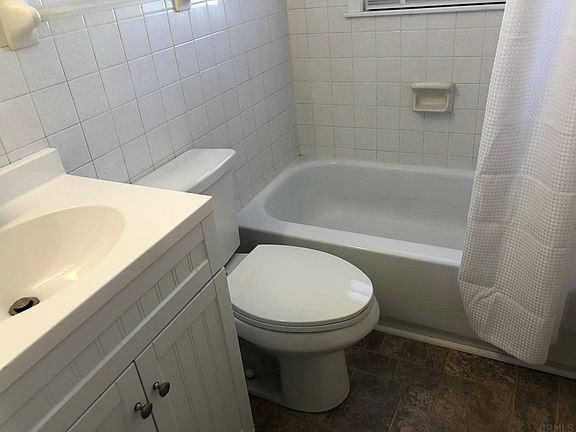 3rd image of 621 E North B St