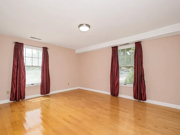 49 Washington St #2 — Photo 6