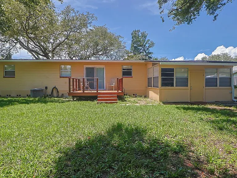 10 Barcelona Ave — Photo 32