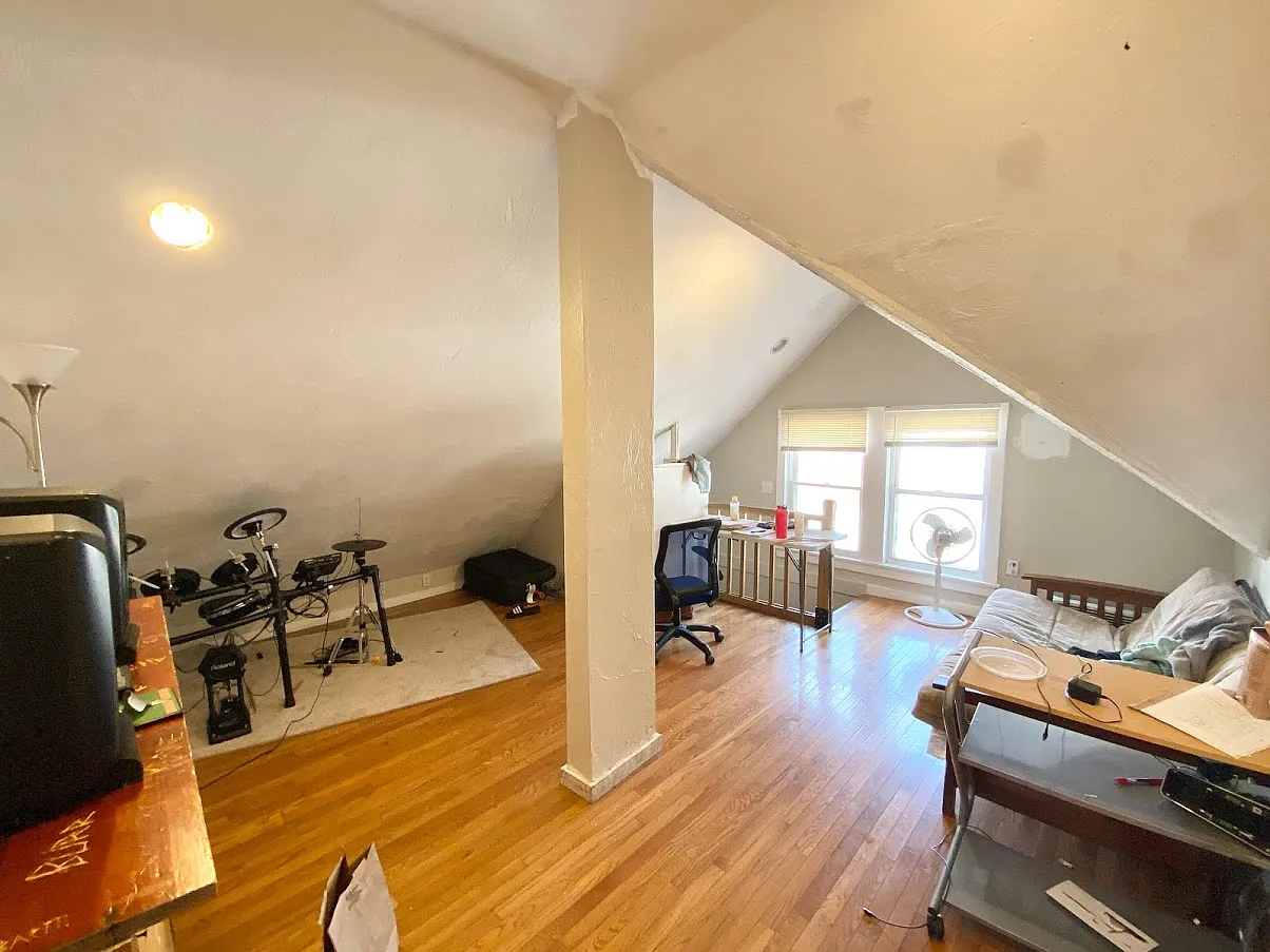 6 bed, $8,100 — Photo 4