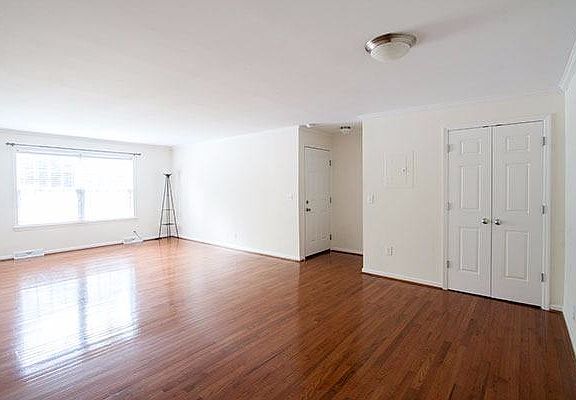 3rd image of 3683 Erie Ave