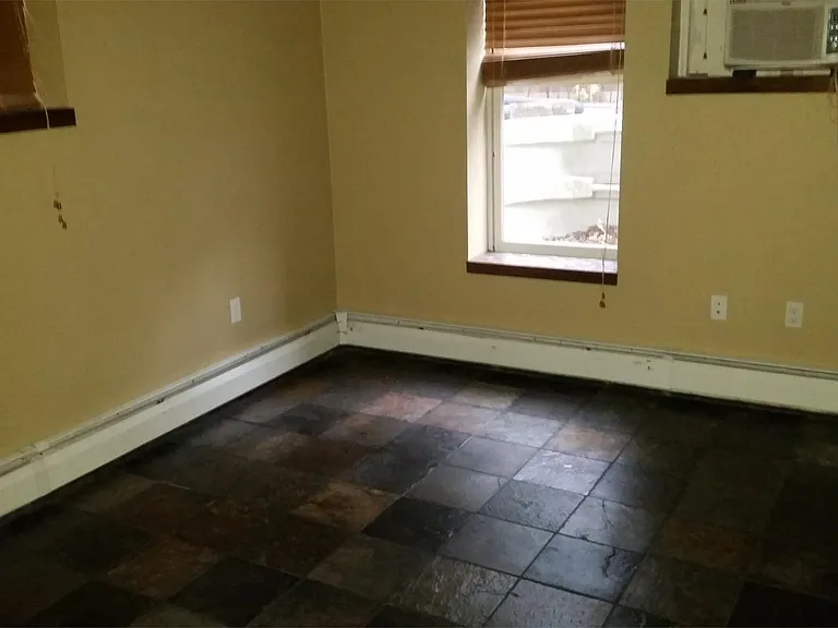 932 E College St #G2 — Photo 2