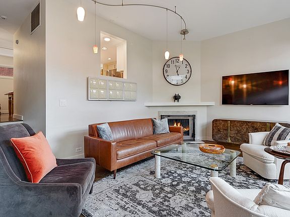 3rd image of 2112 N Hudson Ave #B