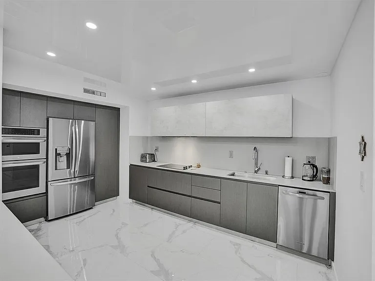 2500 Parkview Dr #1112 — Photo 4