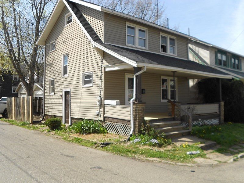 2nd image of 801 Bedford Ave NW