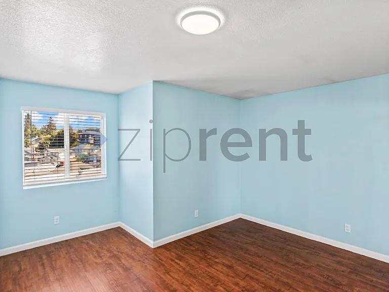 2123 E 25th St — Photo 23