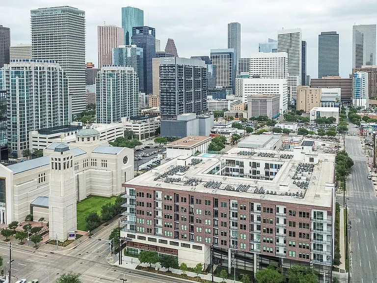Eighteen25 Downtown apartments community photo
