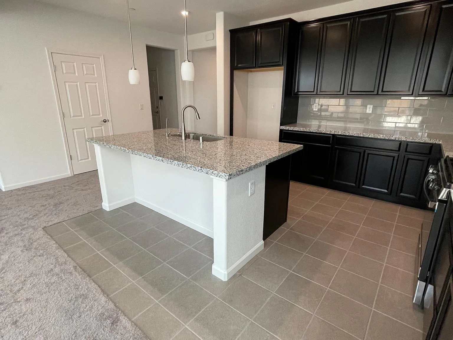 4 bed, 2535 sqft, $3,350 — Photo 4