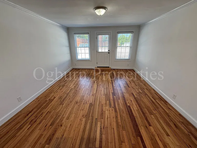 835-839 841 Reynolda Rd — Photo 3