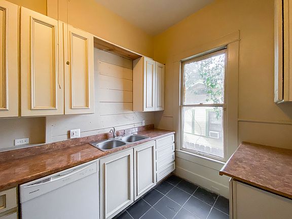 2nd image of 618 W Craig Pl APT 1