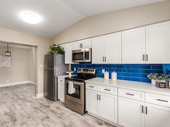 4th image of 1821 E Maryland Ave APT 9