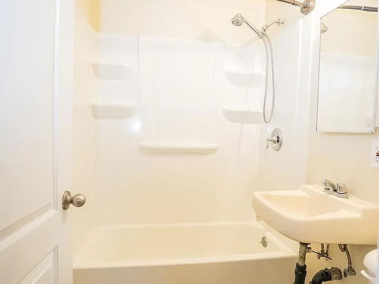 432 Civic Center Dr — Photo 9