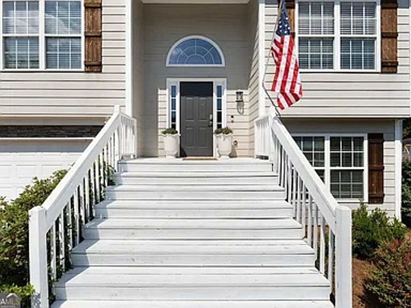 Gorgeous Newly Renovated and Sprawling Yard — Photo 3