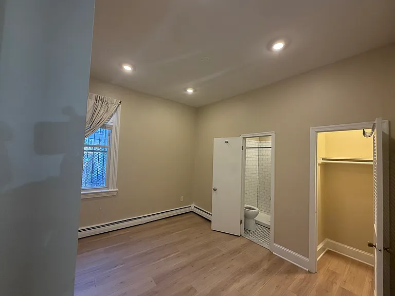 304 2nd St SE #1 — Photo 4
