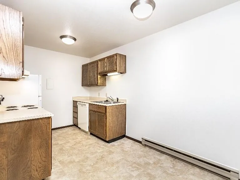 Foxhill Apartments — Photo 21
