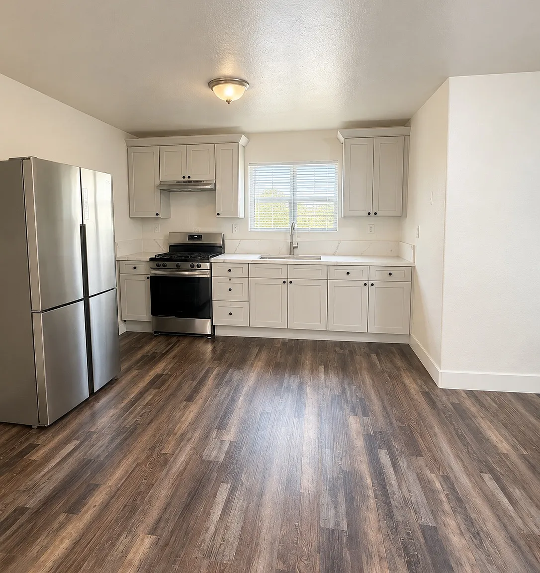 W 22nd St, Merced — Photo 4