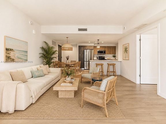 4th image of 697 N Miami Ave #1810