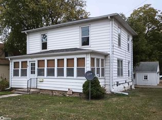 403 1st St NW, Hampton, IA 50441