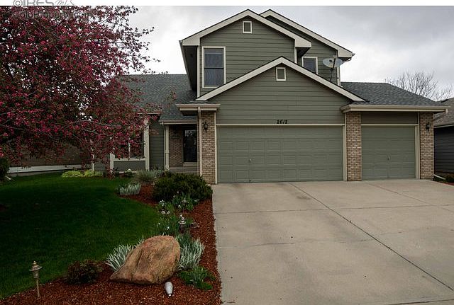3-car garage and cul de sac