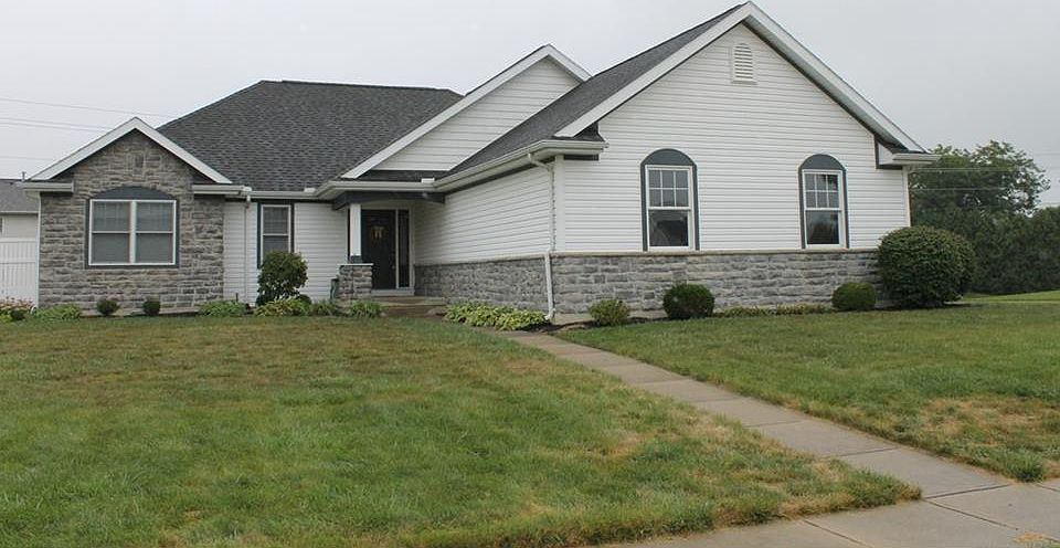 1st image of 585 Woodbury Ct