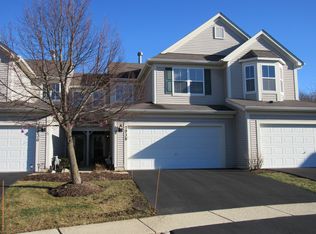 2938 Langston Cir, St Charles, IL 60175