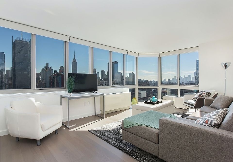 1st image of 561 10th Ave APT 29D