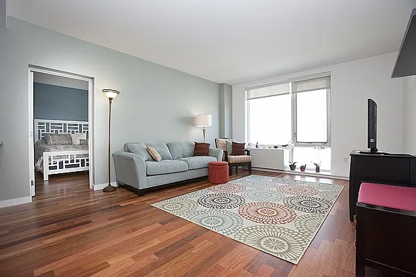 Sold by Nest Seekers International | media 8