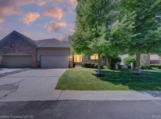 237 Winslow Cir, Walled Lake, MI 48390