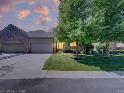 237 Winslow Cir, Walled Lake, MI, 48390