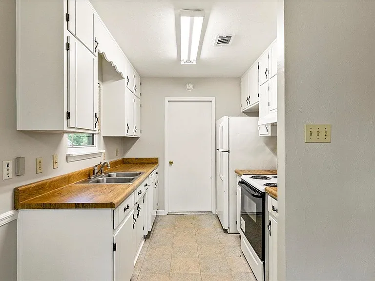 3232 Riddle Dr — Photo 11