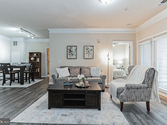 5th image of 501 Hungerford Dr APT 250