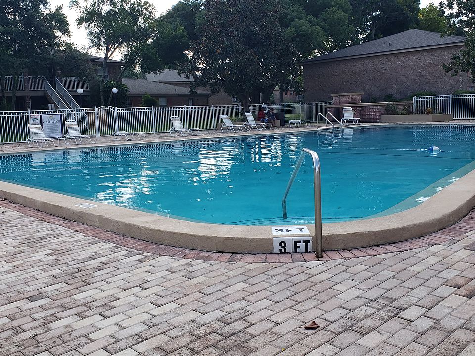 1st image of 472 Banyon Tree Cir APT 204