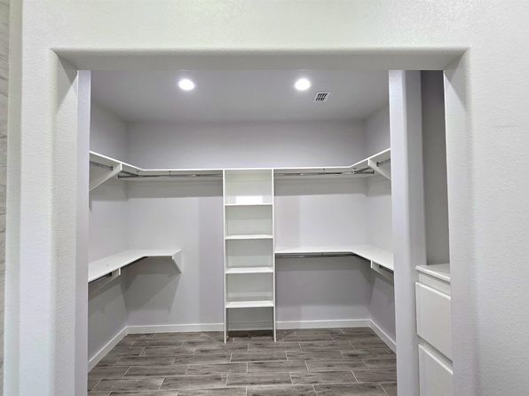 laredo-texas-447524060 picture