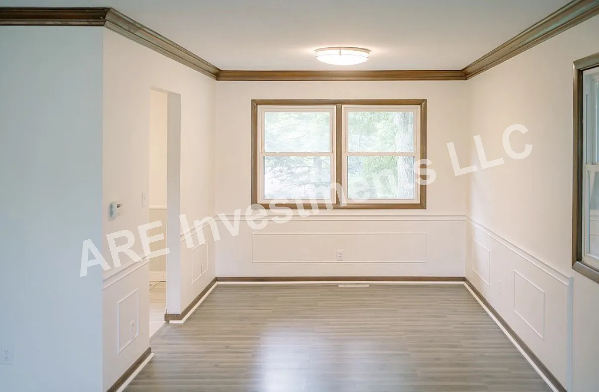 3 bed, 1.5 bath, 1600 sqft, $2,300 — Photo 1