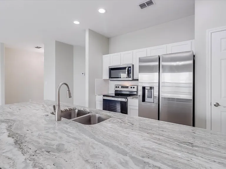 15513 Palmira Ave #B — Photo 13
