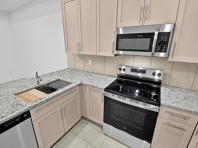 14 Ullynn Pl #A — Photo 29