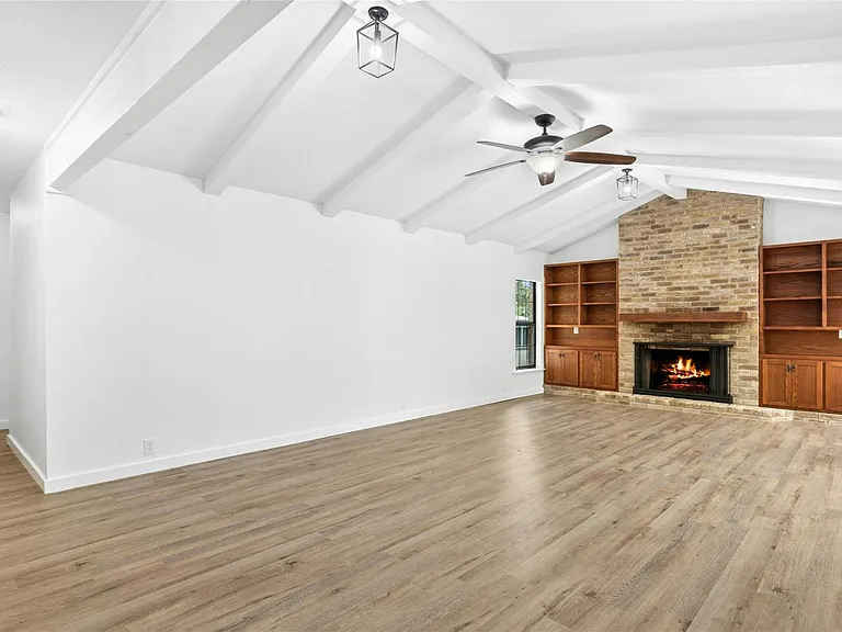 1401 Dragon Dr — Photo 3