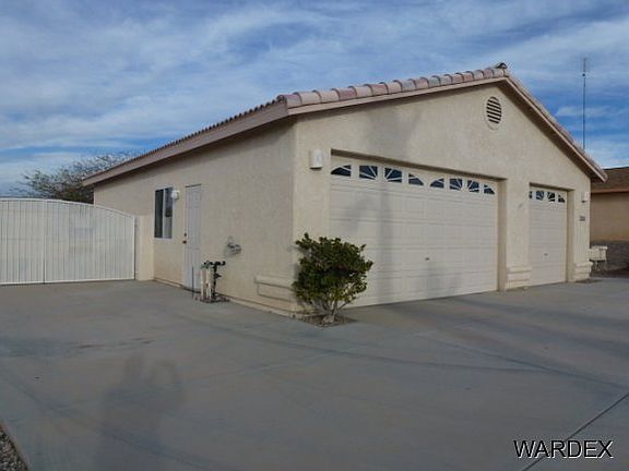 3rd image of 3751 Bluegrass Dr