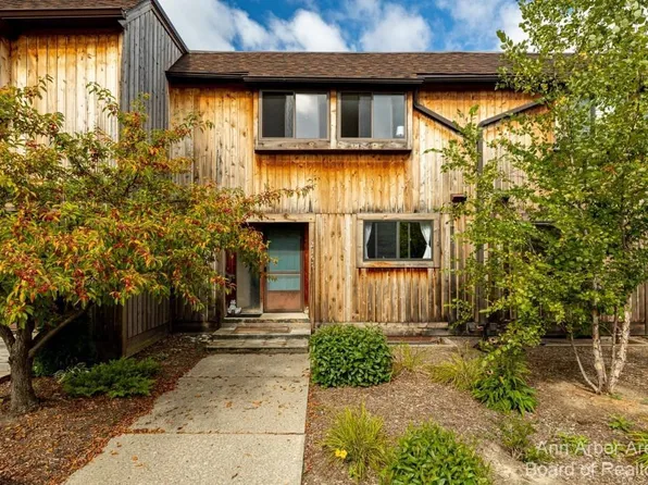 2157 Pauline Ct, Ann Arbor, MI 48103