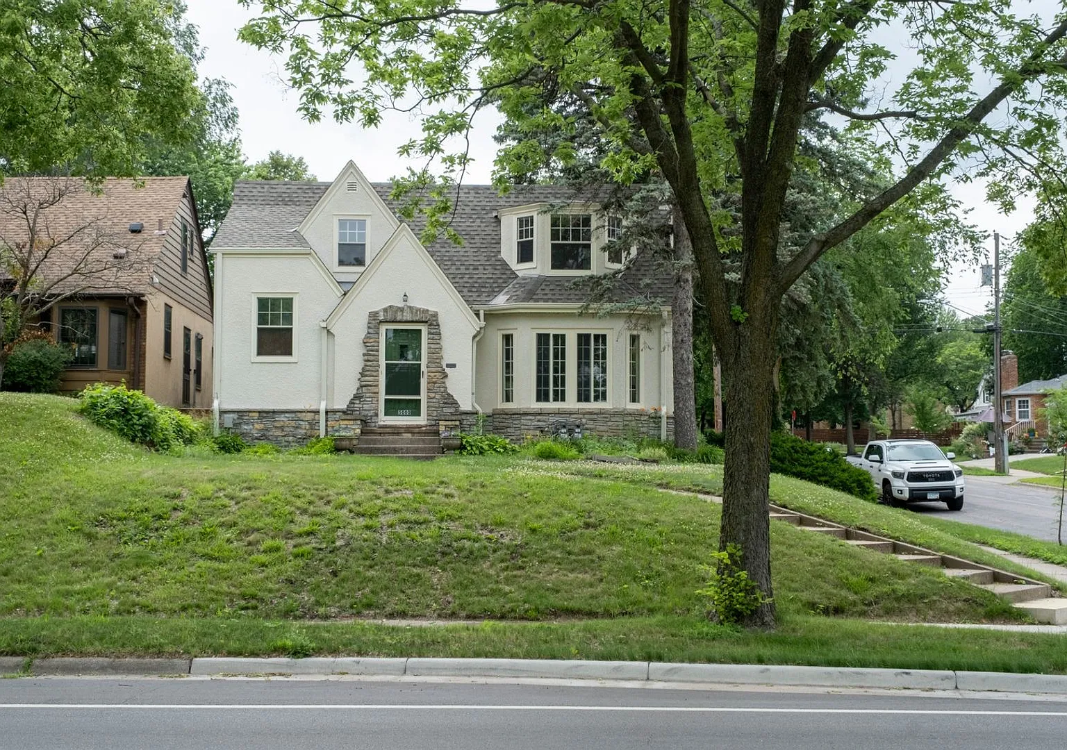 Charming 2BR Duplex in Minneapolis — Photo 1