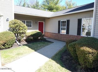 102 Cranbrook Ct, Holmdel, NJ 07733