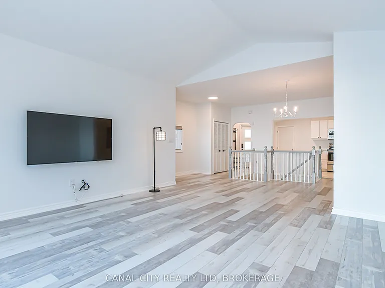 6 Colton Ave — Photo 9