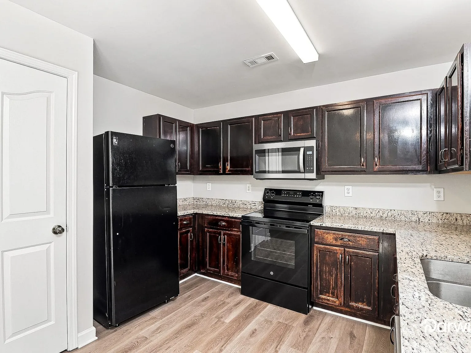 4 bed, 2.5 bath, 1533 sqft, $1,995 — Photo 4