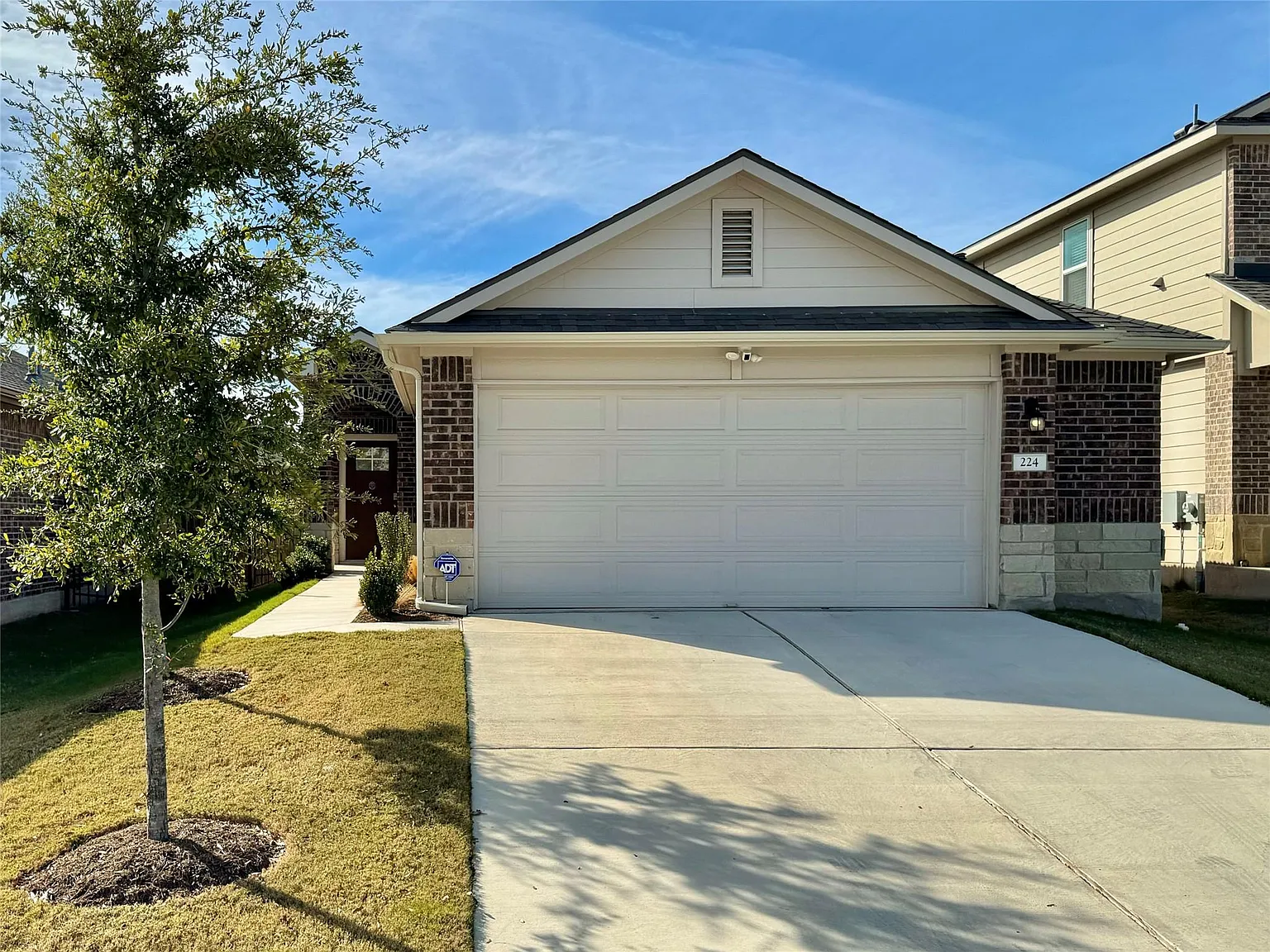 4 bed, 2.0 bath, 1698 sqft, $2,150 — Photo 1
