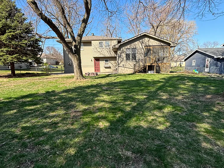 1115 Surrey Rd — Photo 34