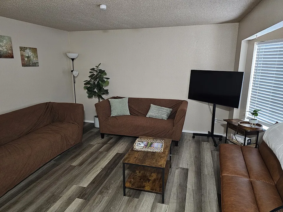 E Marine View Dr